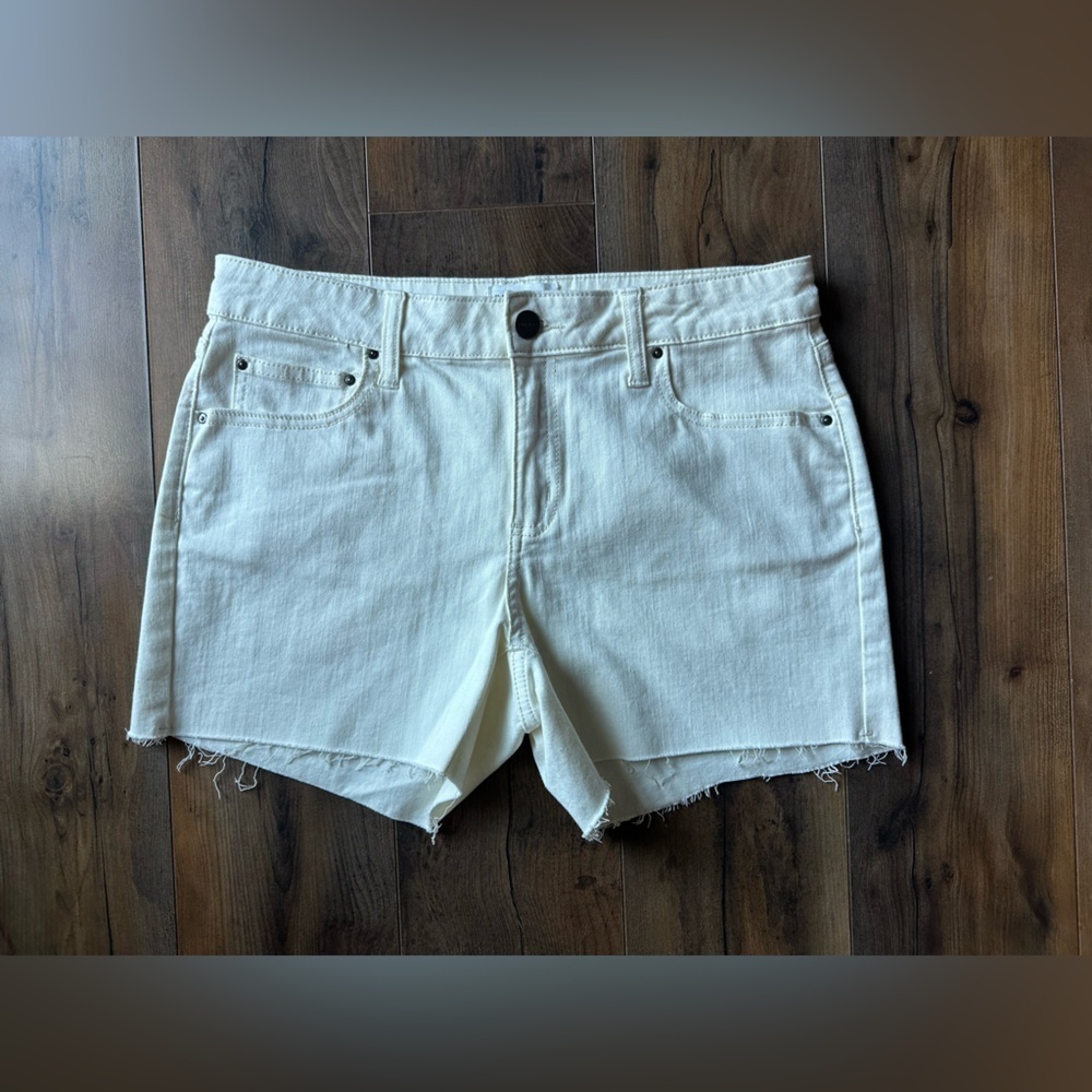 Daily Ritual White Denim Shorts Jorts Sz 28 Raw Hem Stretch High Rise Summer